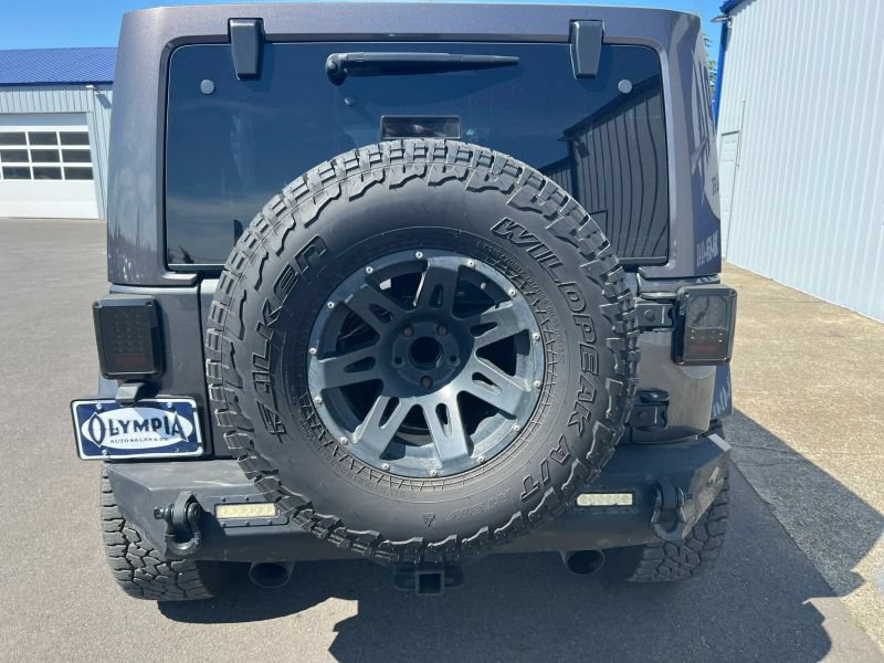 Used 2018 Jeep Wrangler Unlimited Sahara w/ Dual Top Group AWD/4WD image 13