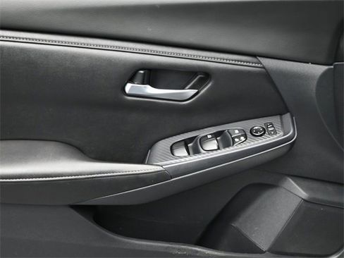 Used 2023 Nissan Sentra SV image 11