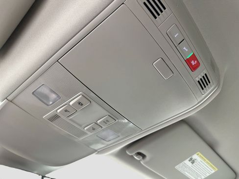 Certified 2025 Volkswagen Taos SE image 14