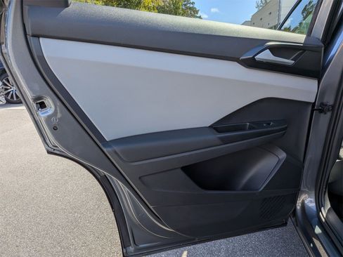 Used 2022 Volkswagen Taos SEL image 28