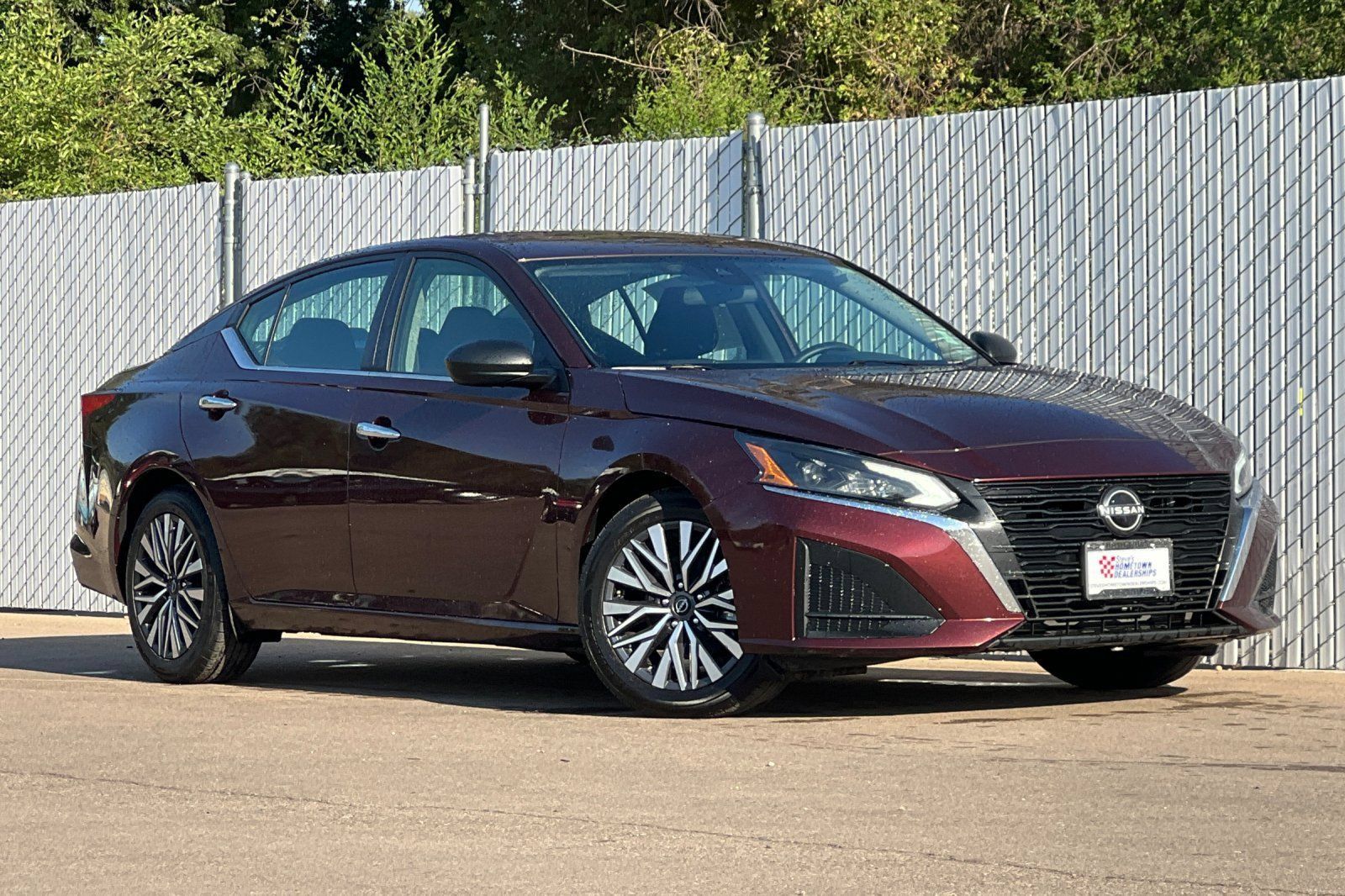 Used 2024 Nissan Altima 2.5 SV FWD image 2
