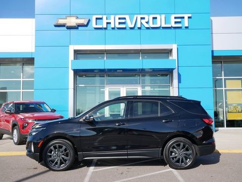 Used 2023 Chevrolet Equinox RS w/ RS Leather Package AWD/4WD image 4