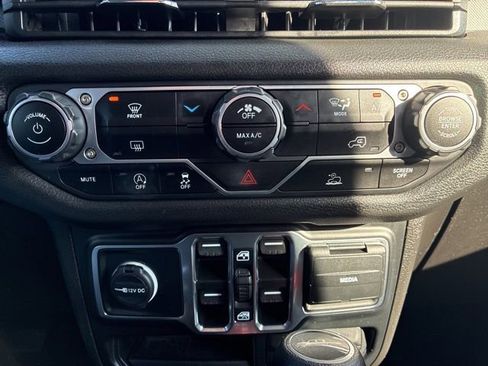 Used 2024 Jeep Gladiator Sport image 35