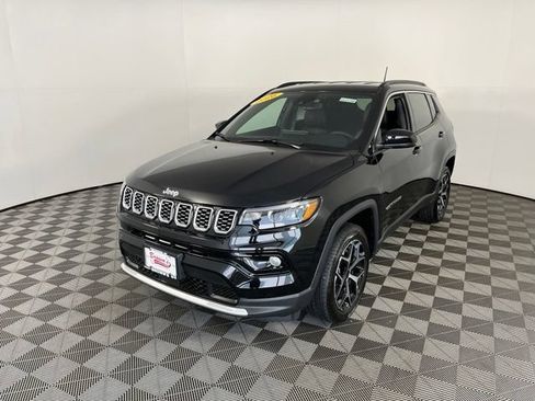 Used 2026 Jeep Compass Limited AWD/4WD image 3