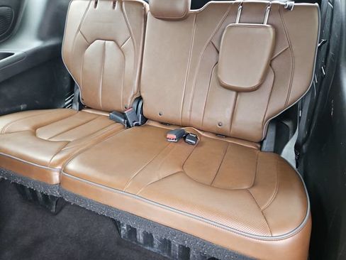 Used 2018 Chrysler Pacifica Limited w/ Advanced Safetytec Group FWD image 14