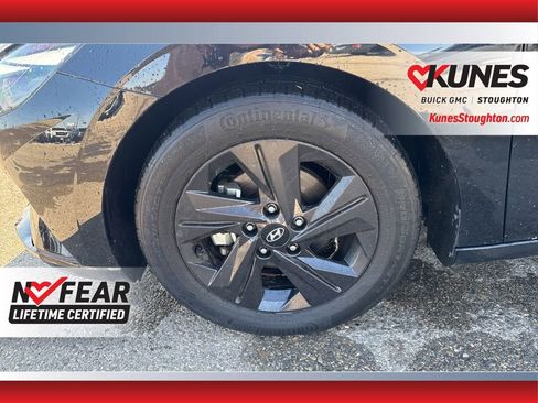 Used 2022 Hyundai Elantra SEL image 15