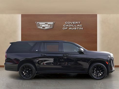 Used 2024 Cadillac Escalade ESV Sport w/ LPO, ONYX Package image 5