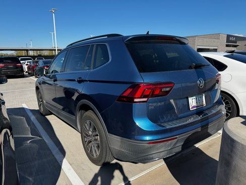 Used 2019 Volkswagen Tiguan SE w/ Panoramic Sunroof Package image 3