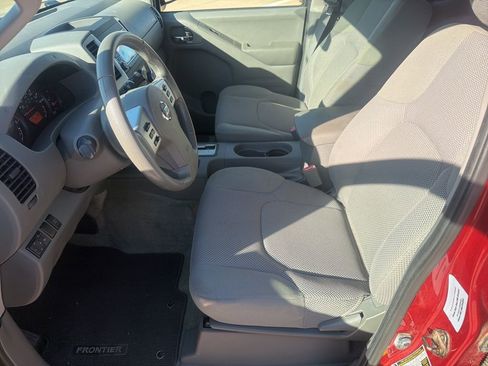 Used 2015 Nissan Frontier SV w/ SV Value Truck Package image 7