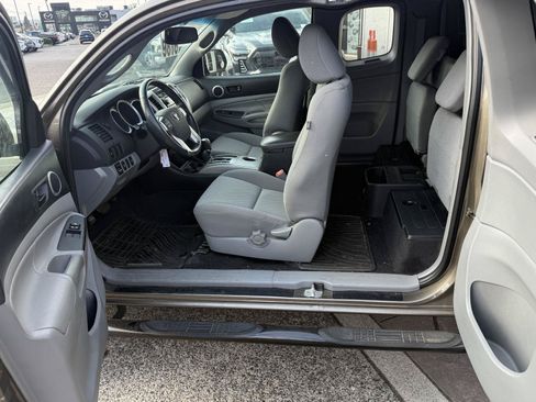 Used 2012 Toyota Tacoma 4x4 Access Cab V6 w/ SR5 Pkg image 11