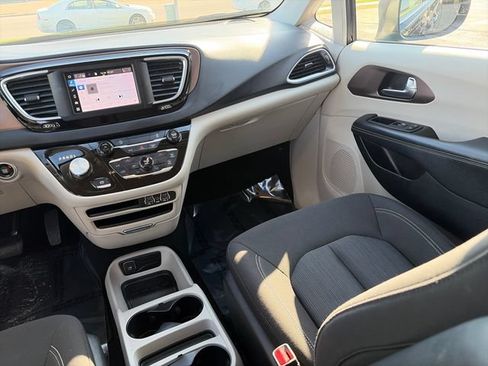 Used 2023 Chrysler Voyager LX FWD image 33
