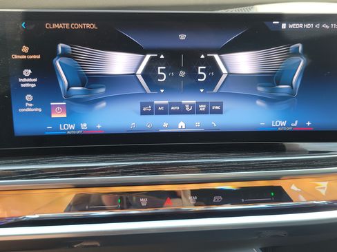 Used 2025 BMW 740i xDrive AWD/4WD image 30