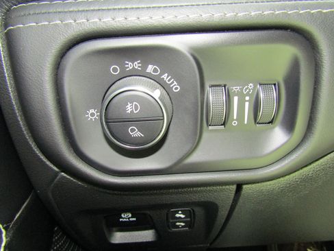 Used 2022 RAM 1500 Limited w/ Off Road Group AWD/4WD image 25