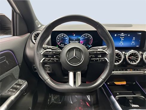 Used 2025 Mercedes-Benz GLA 250 4MATIC image 17