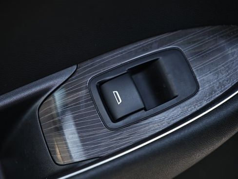 Used 2024 Chevrolet Malibu LT image 25