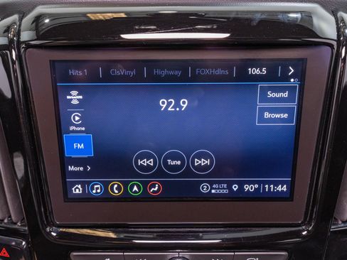 Used 2023 Chevrolet Traverse LT w/ LT Premium Package AWD/4WD image 21