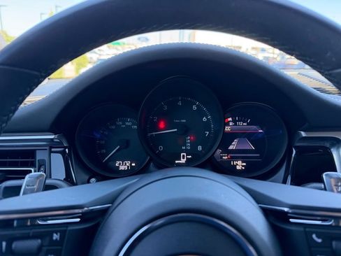 Used 2024 Porsche Macan AWD/4WD image 14