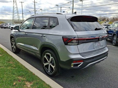 Used 2025 Volkswagen Taos SEL image 4