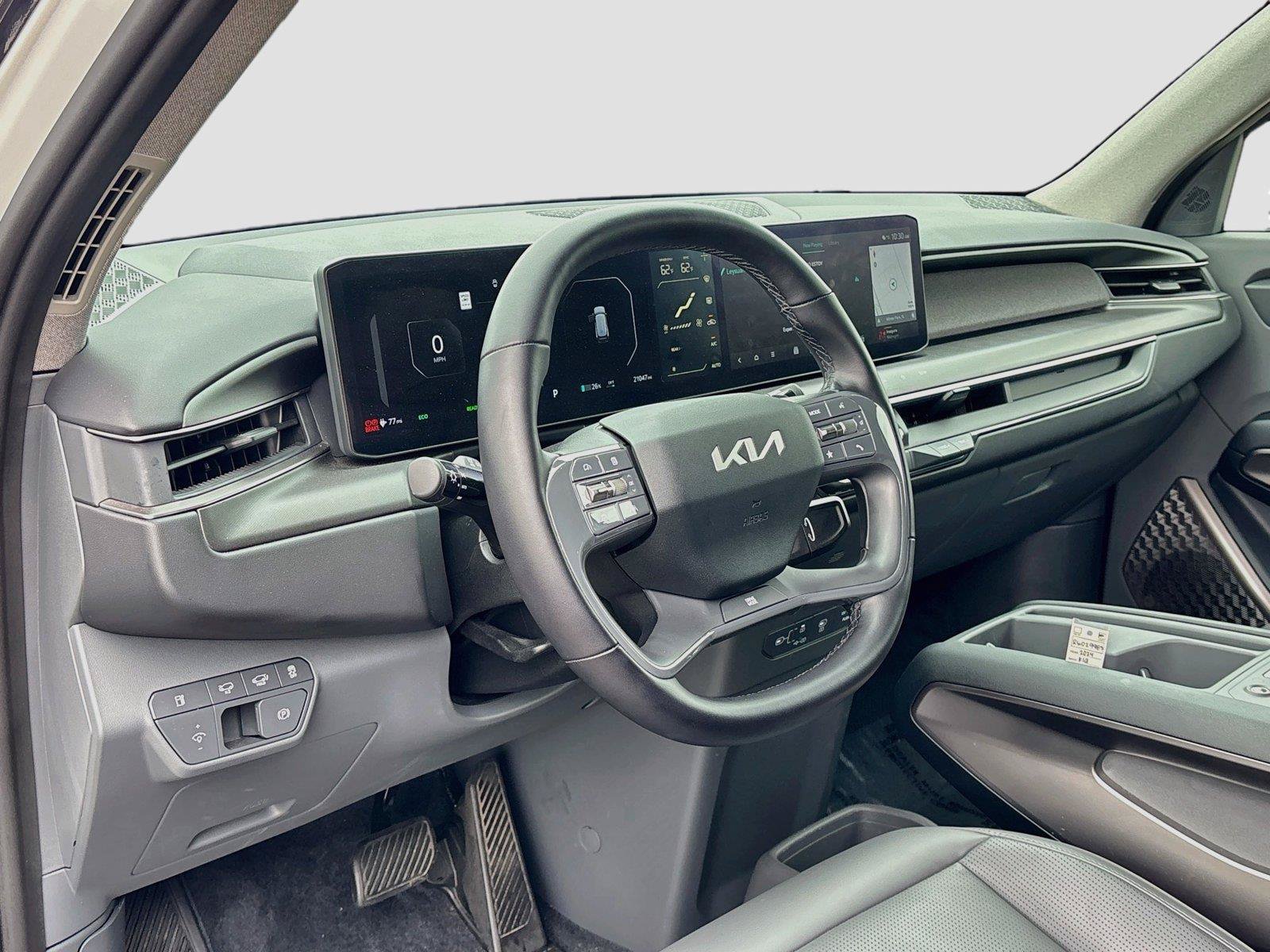 Used 2024 Kia EV9 Light Long Range RWD image 9