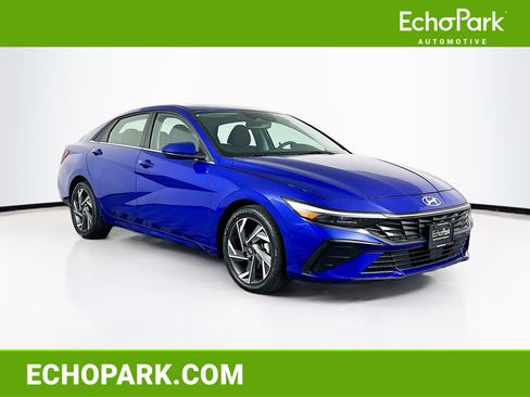 Used 2025 Hyundai Elantra SEL image 1