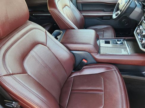 Used 2023 Ford Expedition Limited image 23