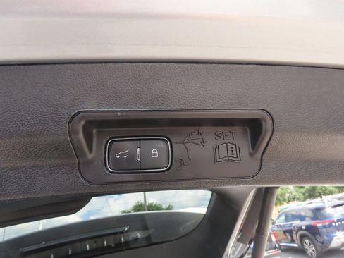 Used 2020 Ford Explorer Platinum w/ Premium Technology Package AWD/4WD image 15