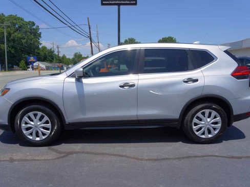 Used 2017 Nissan Rogue S FWD image 2