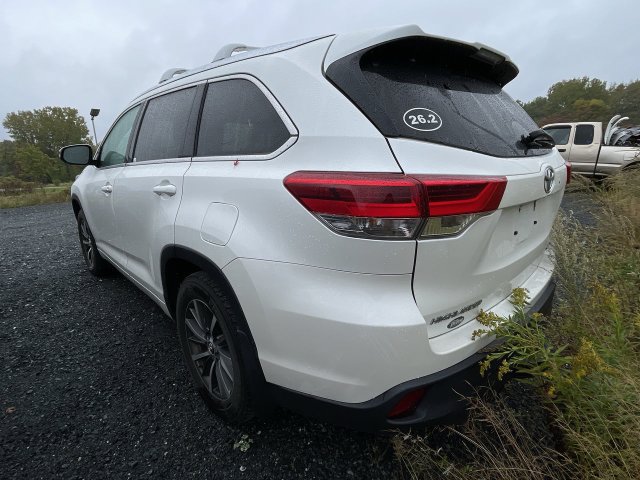Used 2017 Toyota Highlander XLE AWD/4WD image 4