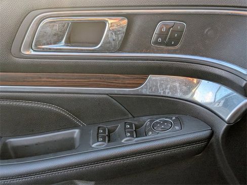 Used 2016 Ford Explorer Limited image 20