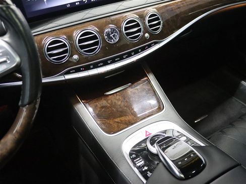 Used 2018 Mercedes-Benz S 560 4MATIC Sedan image 38