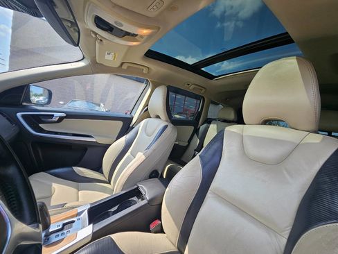 Used 2011 Volvo XC60 3.2 R-Design image 11