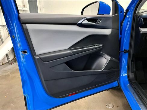 Used 2023 Volkswagen Taos SE w/ Panoramic Sunroof Package image 26