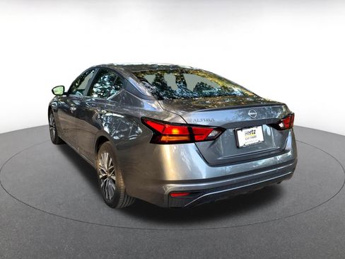Used 2025 Nissan Altima 2.5 SV image 5