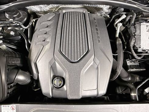 Certified 2023 Porsche Macan AWD/4WD image 27