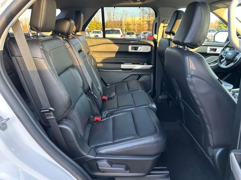Used 2023 Ford Explorer Limited w/ Limited Technology Package image 27