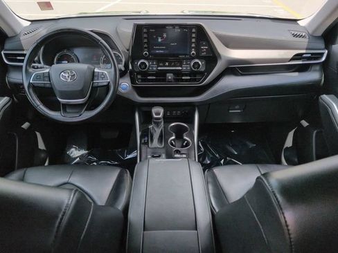 Used 2022 Toyota Highlander XLE FWD image 15