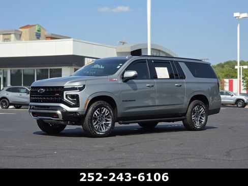 Used 2026 Chevrolet Suburban Z71 w/ Comfort Package AWD/4WD image 3