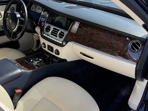 Used 2012 Rolls-Royce Ghost image 20