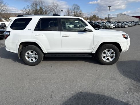 Used 2024 Toyota 4Runner SR5 Premium image 2