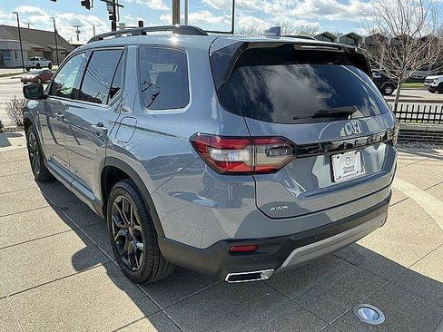 Used 2025 Honda Pilot Elite image 10