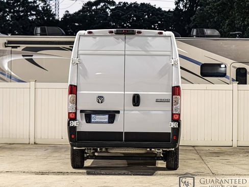 Used 2025 RAM ProMaster 2500 w/ Convenience Group FWD image 9