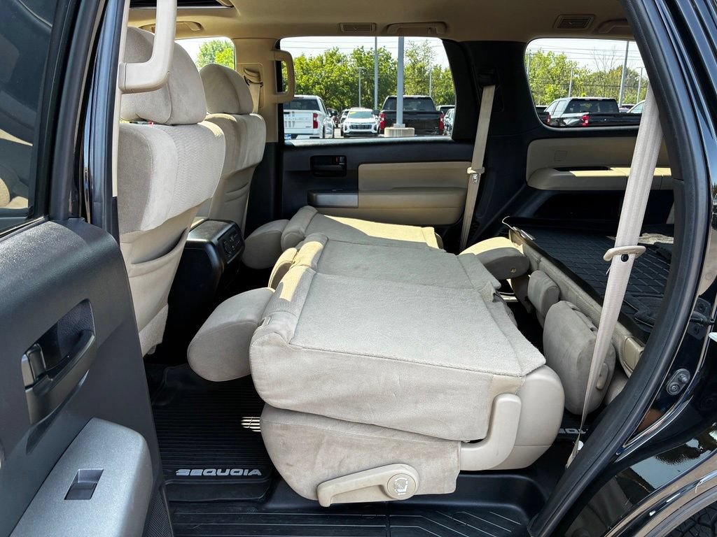 Used 2017 Toyota Sequoia SR5 AWD/4WD image 39