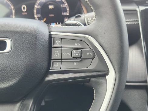 Used 2023 Jeep Grand Cherokee Altitude RWD image 29