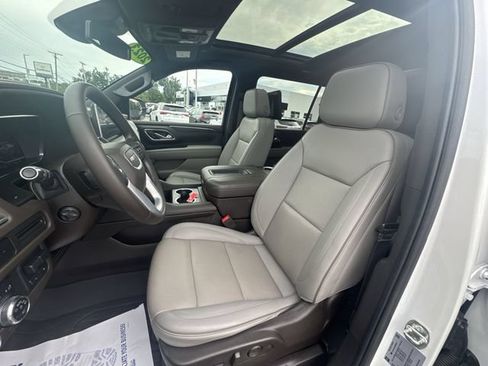 Used 2023 GMC Yukon XL SLT w/ SLT Premium Package AWD/4WD image 19