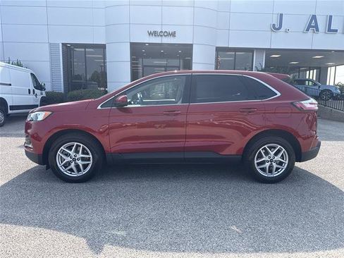 Certified 2022 Ford Edge SEL w/ Convenience Package AWD/4WD image 2