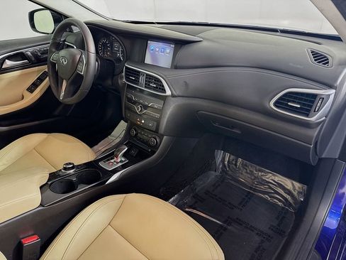 Used 2017 INFINITI QX30 image 32