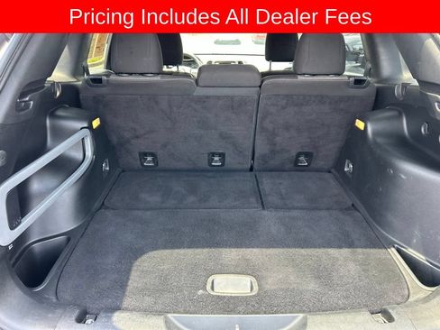 Used 2018 Jeep Cherokee Latitude w/ Altitude Package FWD image 13