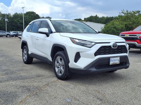 Used 2025 Toyota RAV4 XLE FWD image 20