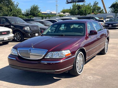 Used 2006 Lincoln Town Car Signature RWD image 61