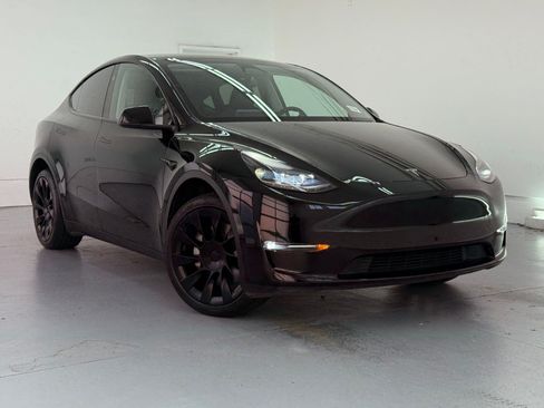 Used 2023 Tesla Model Y Long Range AWD/4WD image 6